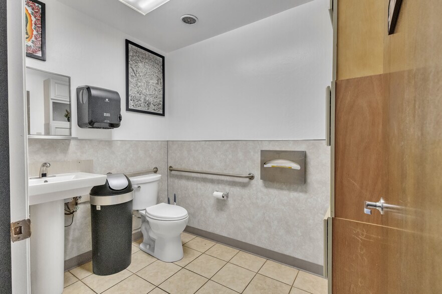 More Photos Of 2027 Grand Canal Blvd, Stockton Office For Sale