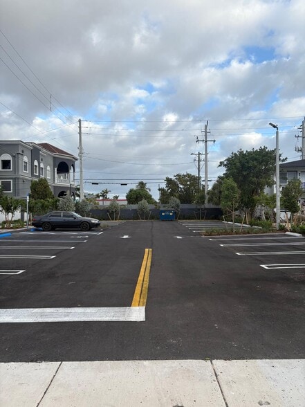 More Photos Of 2215 N Federal Hwy, Hollywood Restaurant For Lease