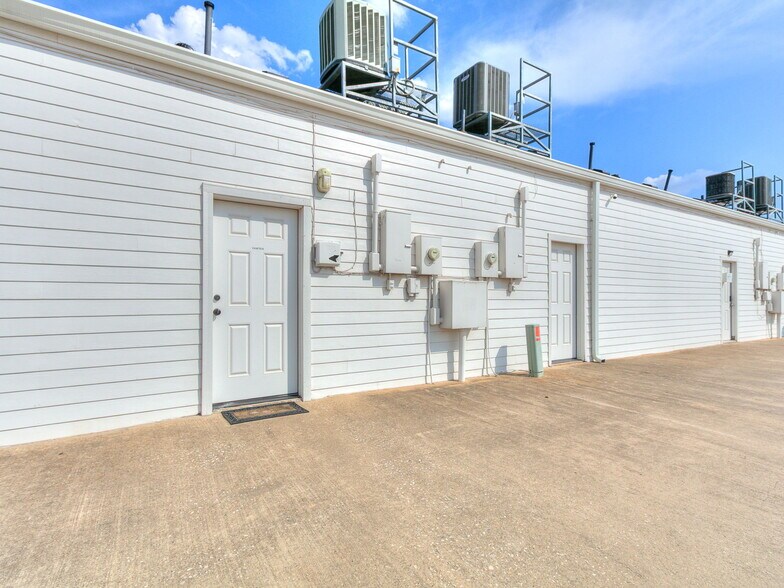 More Photos Of 2326-2350 N Interstate Dr, Norman Office For Sale