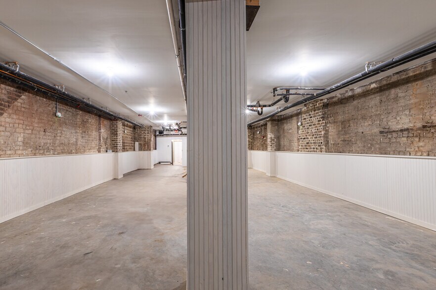 More Photos Of 23 W Broughton St, Savannah Apartments For Lease