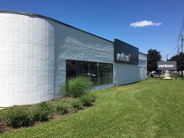 More Photos Of 68 Newtown Rd, Danbury Freestanding For Sale