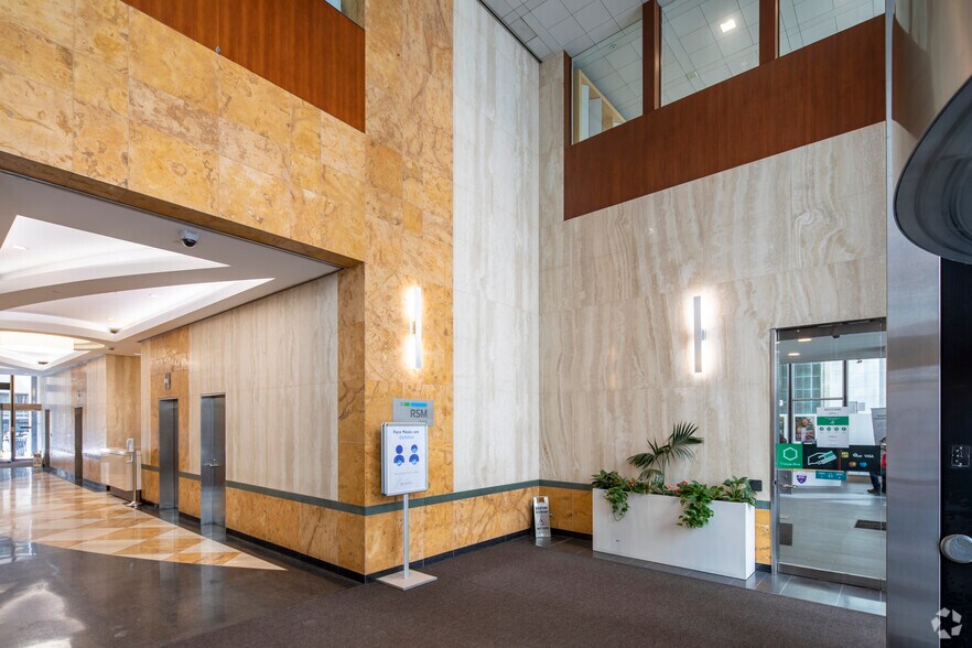 More Photos Of 11 King St W, Toronto Office For Lease