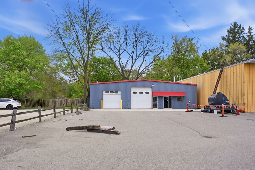 More Photos Of 3499 E Main St, Kalamazoo Auto Repair For Lease