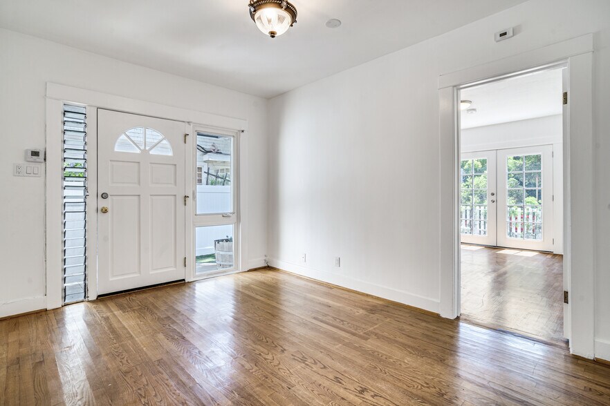 More Photos Of 1231-1233 17th St, Santa Monica Apartments For Sale