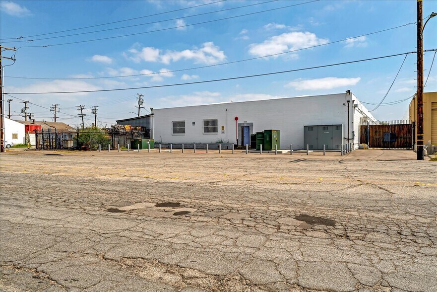 More Photos Of 11010-11020 Santa Fe Ave, Lynwood Warehouse For Lease