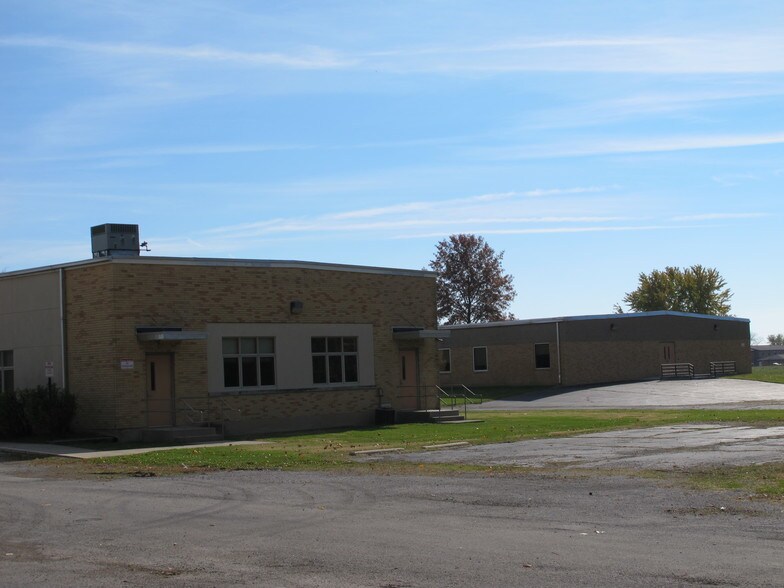 More Photos Of 1901 Mascoutah Ave, Belleville Schools For Lease