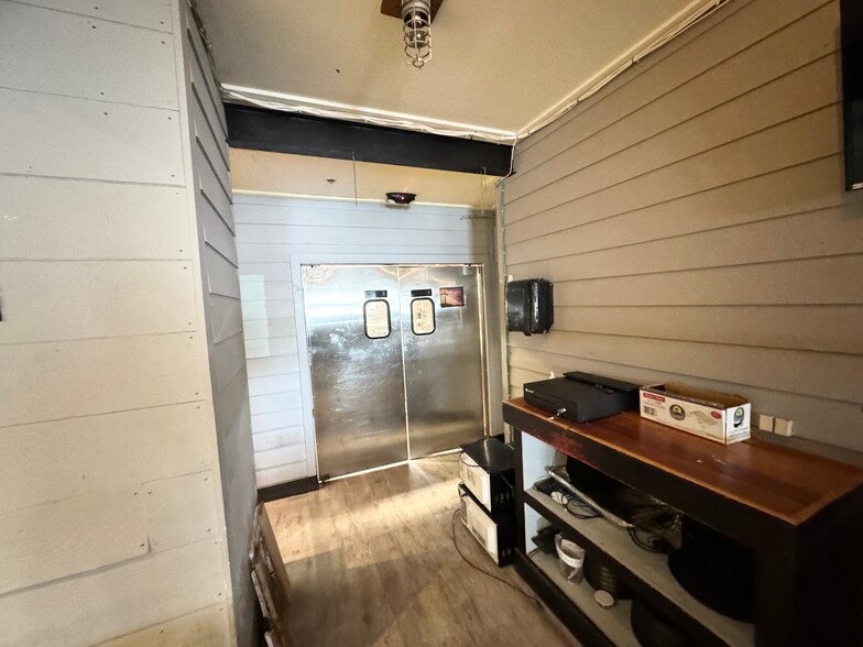 More Photos Of 388 Medford Ave, Patchogue Restaurant For Lease