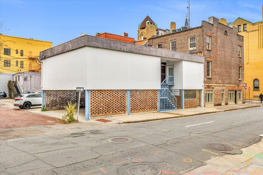 More Photos Of 25 E York St, Savannah Storefront Retail Office For Sale