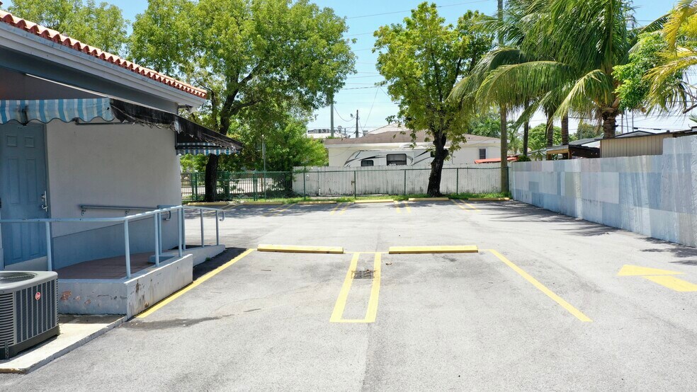 More Photos Of 1831 NW 7th St, Miami Medical For Lease