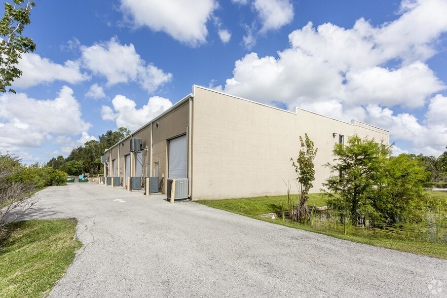 More Photos Of 13720 Jetport Commerce Pky, Fort Myers Flex For Lease