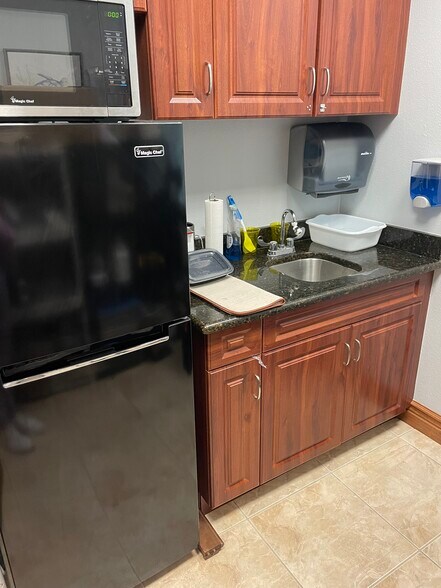 More Photos Of 14090 Metropolis Ave, Fort Myers Medical For Lease