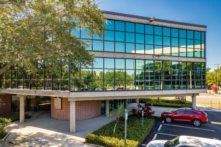 More Photos Of 4401 W Kennedy Blvd, Tampa Office For Lease