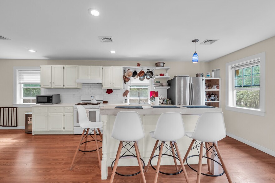 More Photos Of 715 Flanders Rd, Riverhead Office For Sale