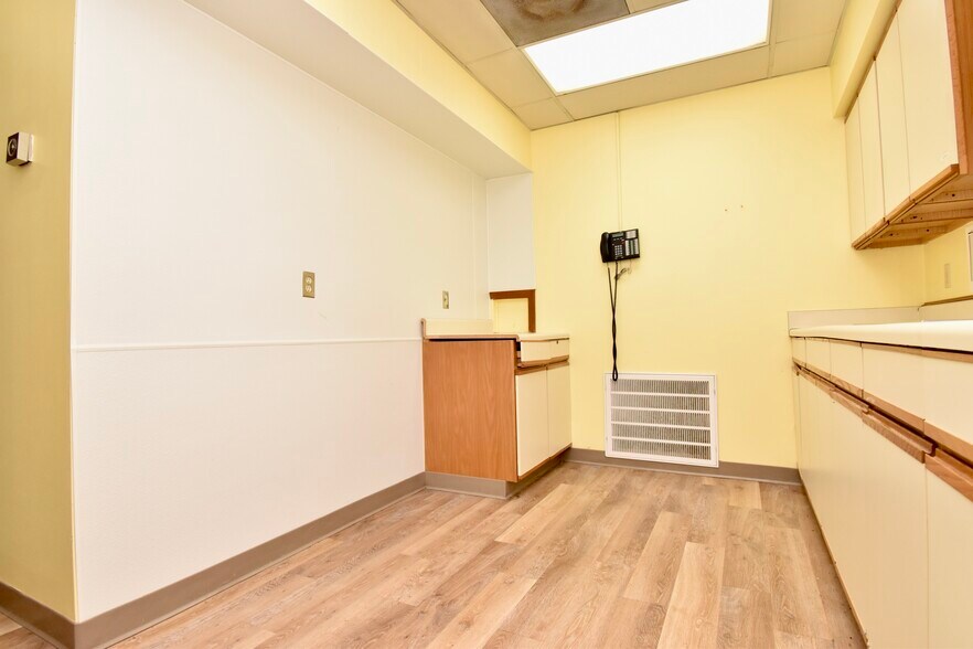 More Photos Of 810 Newman Dr, Helena Office For Sale