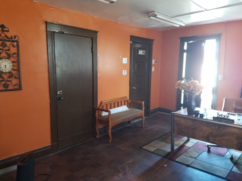 More Photos Of 5760 Bartmer Ave, Saint Louis Specialty For Sale