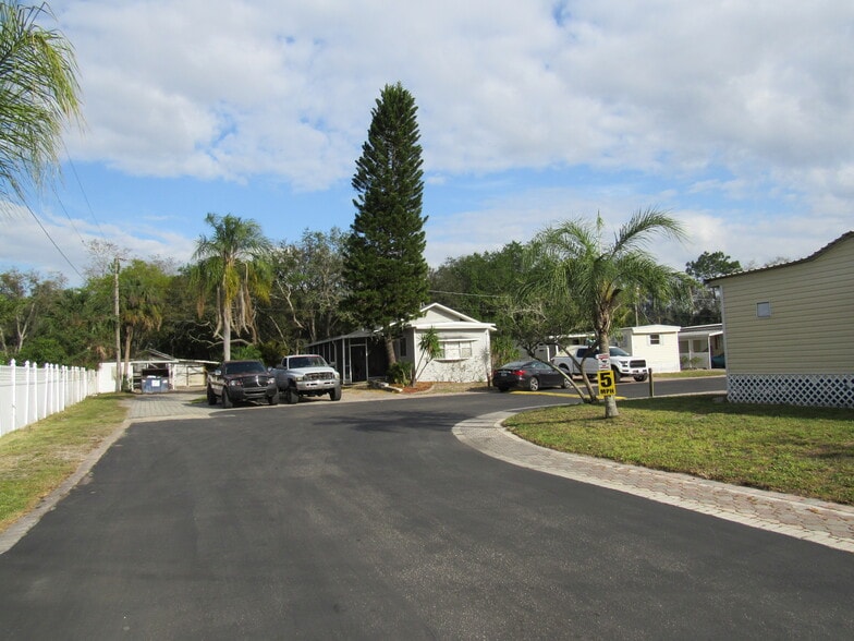 More Photos Of 12300 Phillips Ln, Gibsonton Manufactured Housing Mobile Home Park For Sale