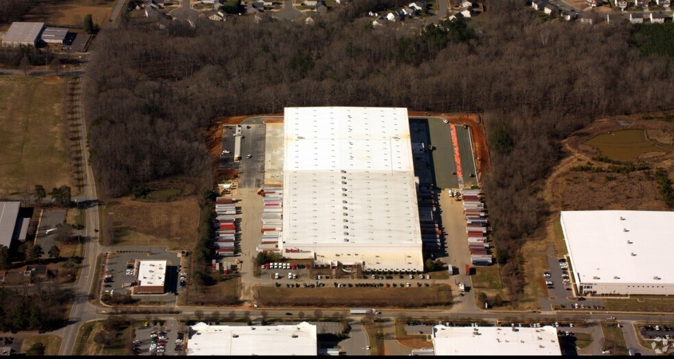 More Photos Of 1017 Corporate Park Dr, Mebane Distribution For Lease
