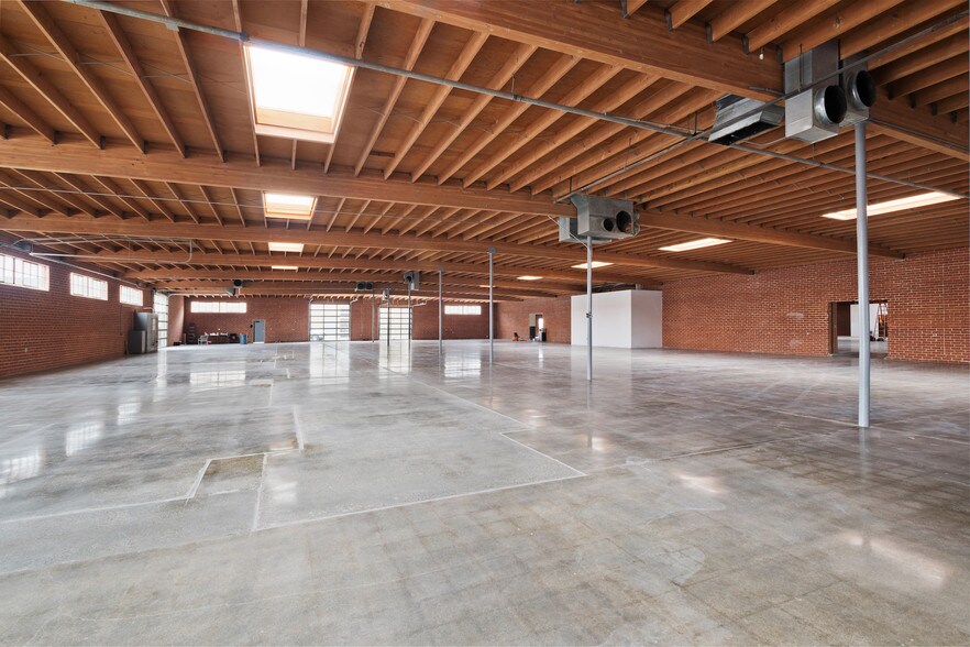 More Photos Of 13130 Yukon Ave, Hawthorne Research And Development For Sale