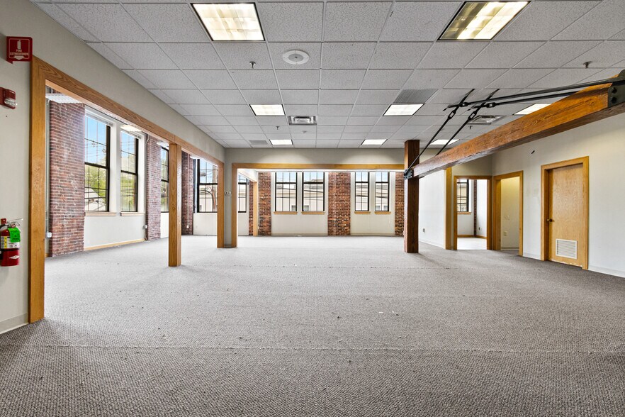 More Photos Of 2 Storer St, Kennebunk Office For Lease