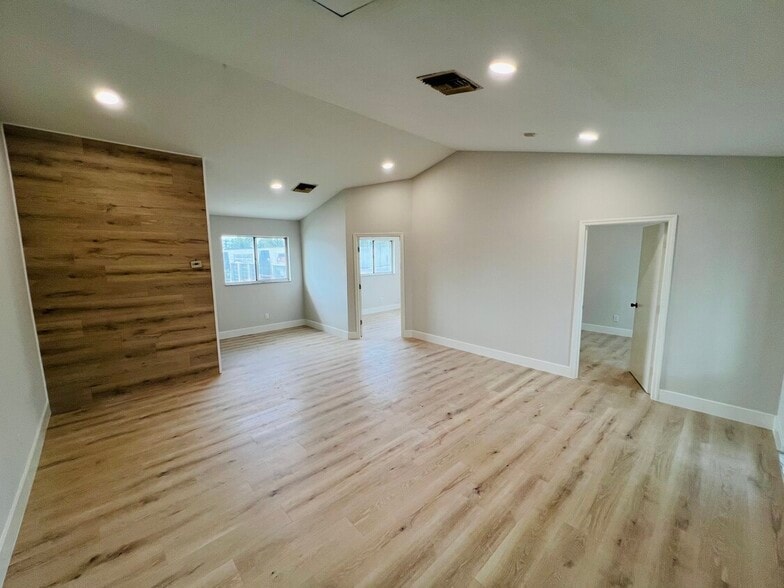 More Photos Of 16387 S Tamiami Trl, Fort Myers Storefront Retail Office For Lease