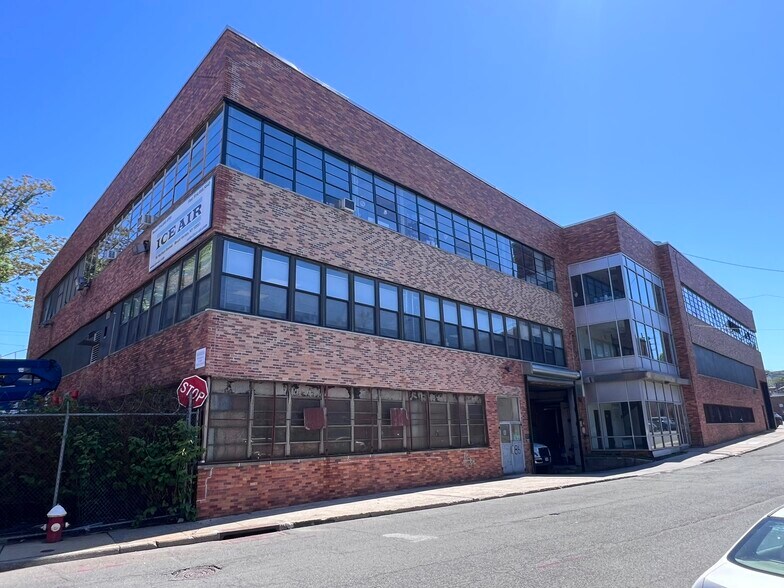 More Photos Of 80 Hartford Ave, Mount Vernon Warehouse For Lease