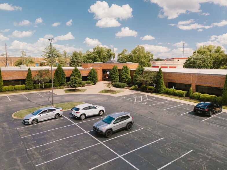 More Photos Of 11492 Bluegrass Pky, Louisville Office For Lease