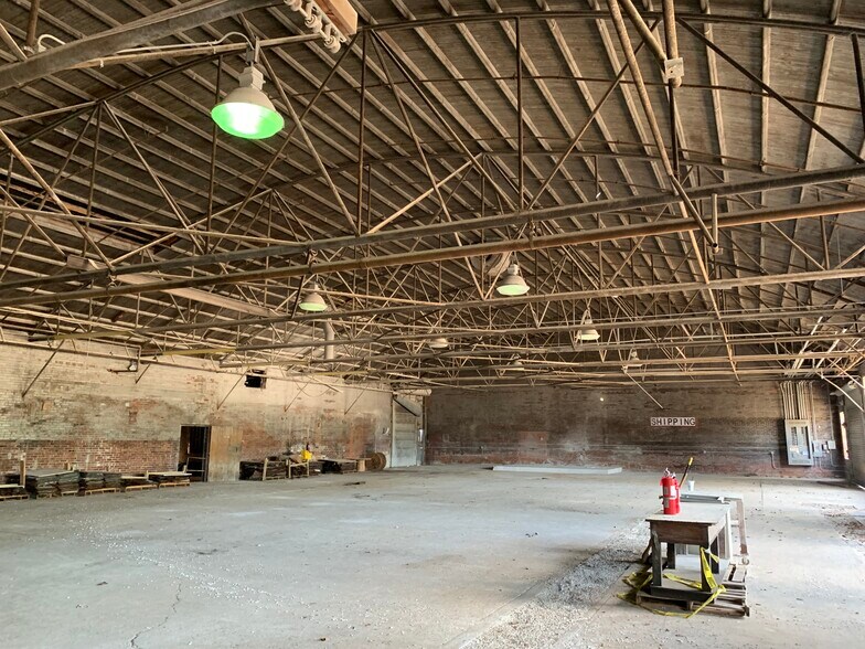 More Photos Of 208 W 2nd St, Siler City Manufacturing For Sale