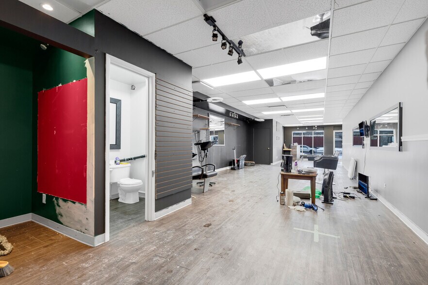 More Photos Of 276-280 Boul Saint-Luc, Saint-jean-sur-richelieu Storefront Retail Office For Lease