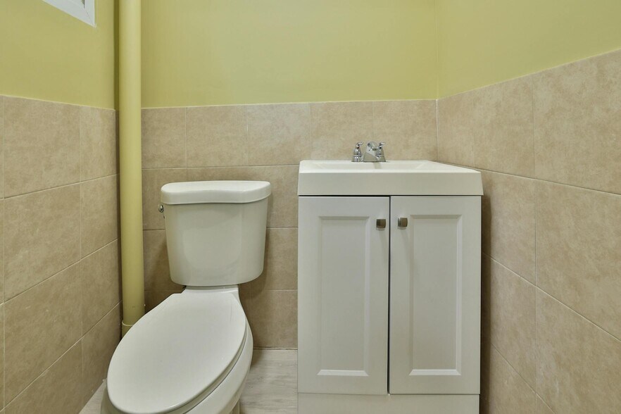 More Photos Of 68 Brook St, Croton On Hudson Showroom For Sale