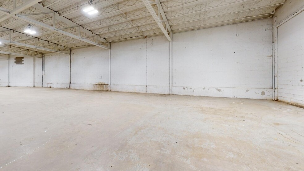More Photos Of 1650 Cass St, Fort Wayne Warehouse For Lease