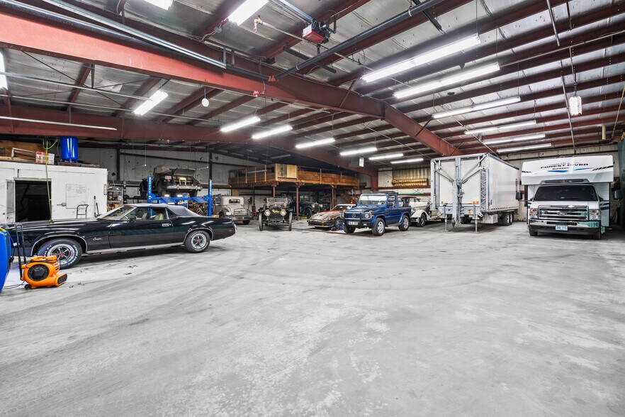 More Photos Of 6 Lark Industrial Pky, Greenville Self Storage For Lease