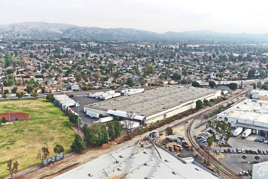 More Photos Of 12910 Mulberry Dr, Whittier Distribution For Lease