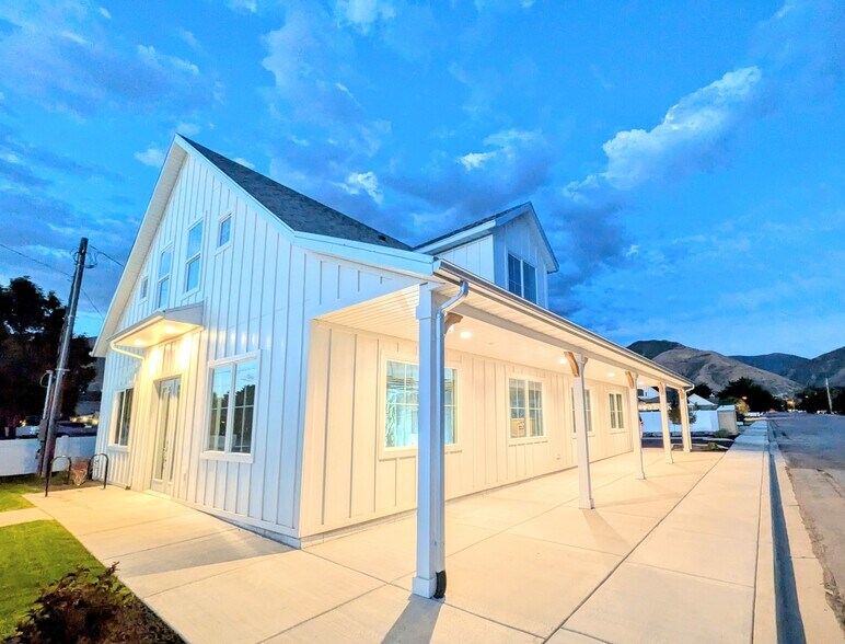 More Photos Of 410 N Main St, Mapleton Flex For Lease