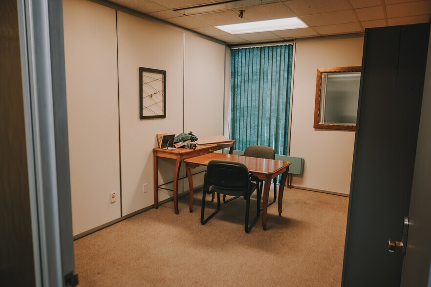 More Photos Of 136 Center St, Old Town Office For Sale