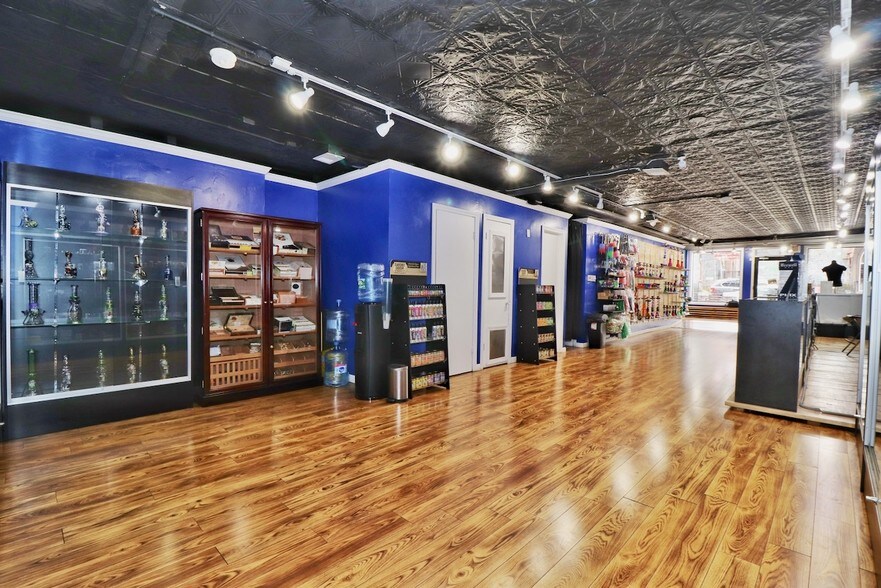 More Photos Of 704 Washington St, Hoboken Storefront Retail Residential For Lease