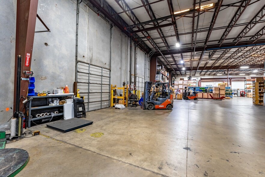 More Photos Of 10600 W Sam Houston Pky N, Houston Warehouse For Lease