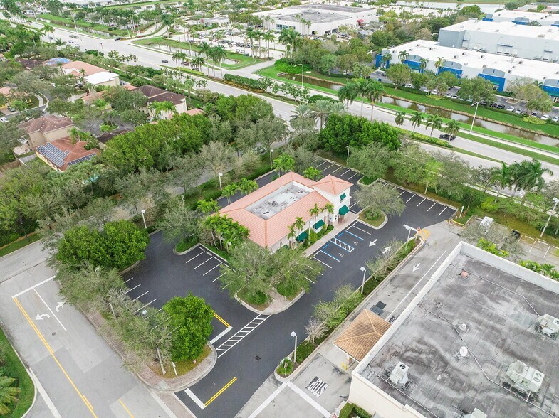More Photos Of 4471 Weston Rd, Weston Freestanding For Lease