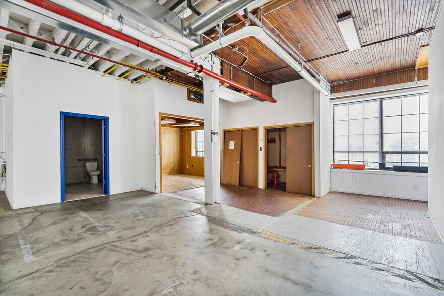 More Photos Of 1434 Fleet St, Baltimore Showroom For Lease