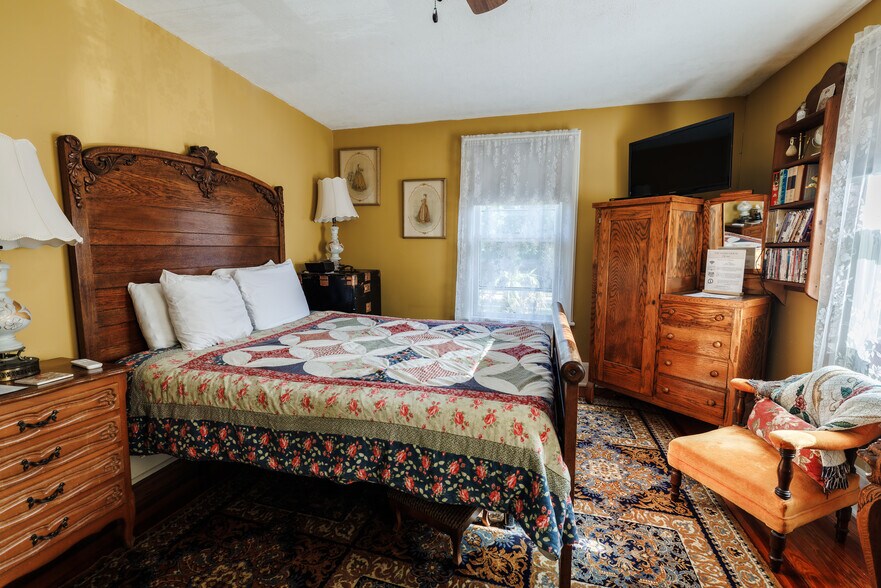 More Photos Of 215 E French Ave, Orange City Hospitality For Sale