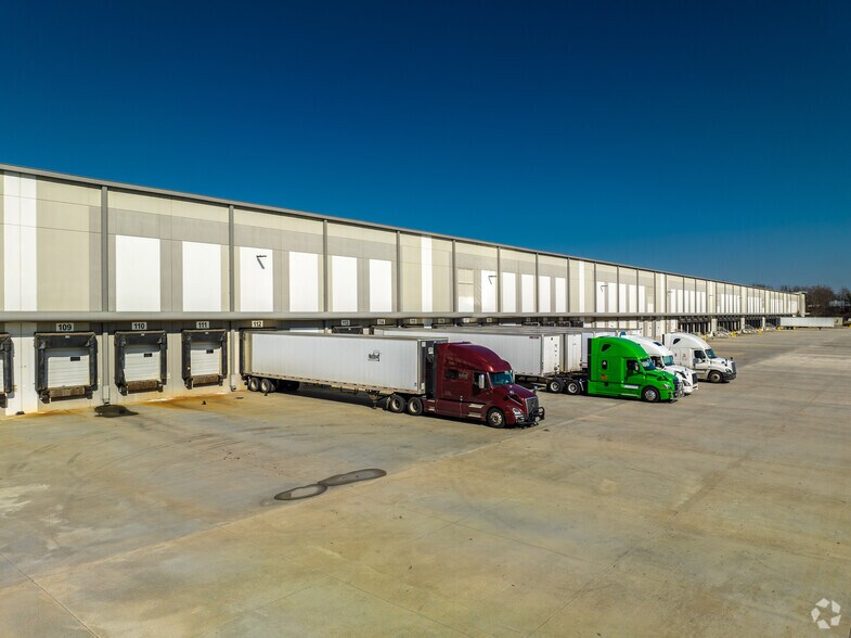 More Photos Of 2085 Avalon Pky, McDonough Distribution For Lease