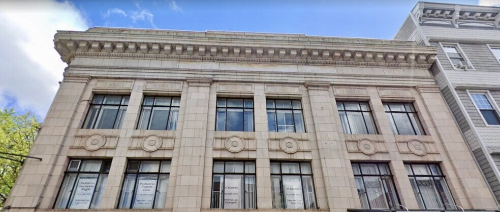 More Photos Of 694 Manhattan Ave, Brooklyn Storefront Retail Office For Lease