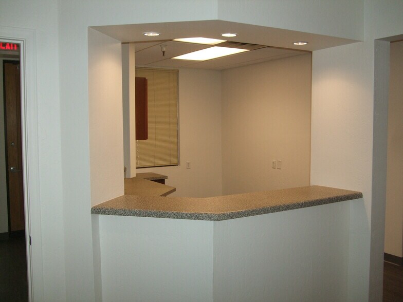 More Photos Of 5700 W Olive Ave, Glendale Medical For Lease