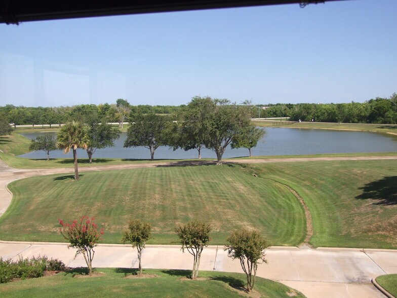 More Photos Of 4001 Technology Dr, Angleton Office For Lease