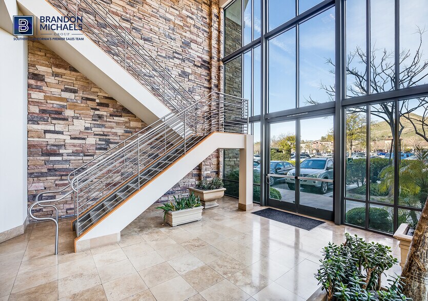 More Photos Of 925 Broadbeck Dr, Thousand Oaks Office For Lease