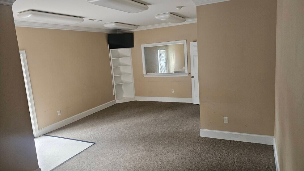 More Photos Of 717 Rosanne Dr, Kinston Medical For Lease