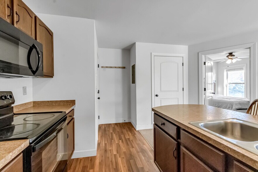More Photos Of 38 Washington St, Ellicottville Storefront For Sale