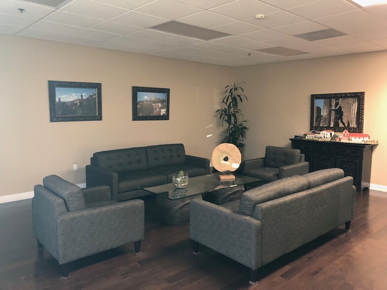 More Photos Of 28875 Industry Dr, Valencia Warehouse For Lease