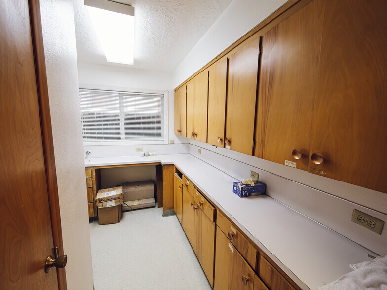 More Photos Of 5707 N Interstate Ave, Portland Office For Sale