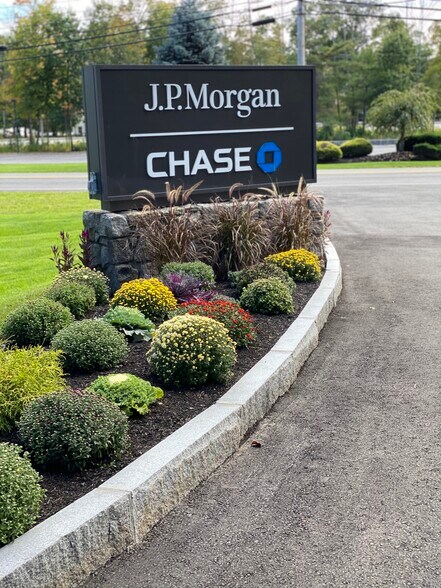 More Photos Of 4 Northeastern Blvd, Salem Office For Lease