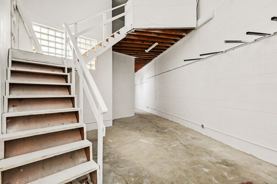 More Photos Of 4931 Venice Blvd, Los Angeles Storefront For Lease